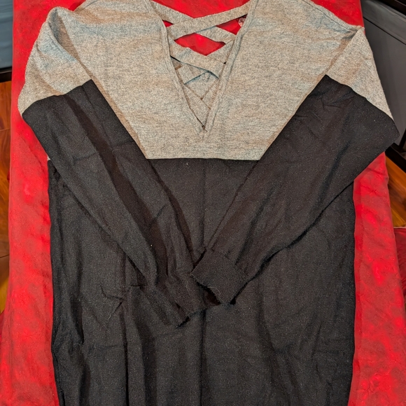 Men's Black and Gray V-Neck Sweater - Picture 2 of 3